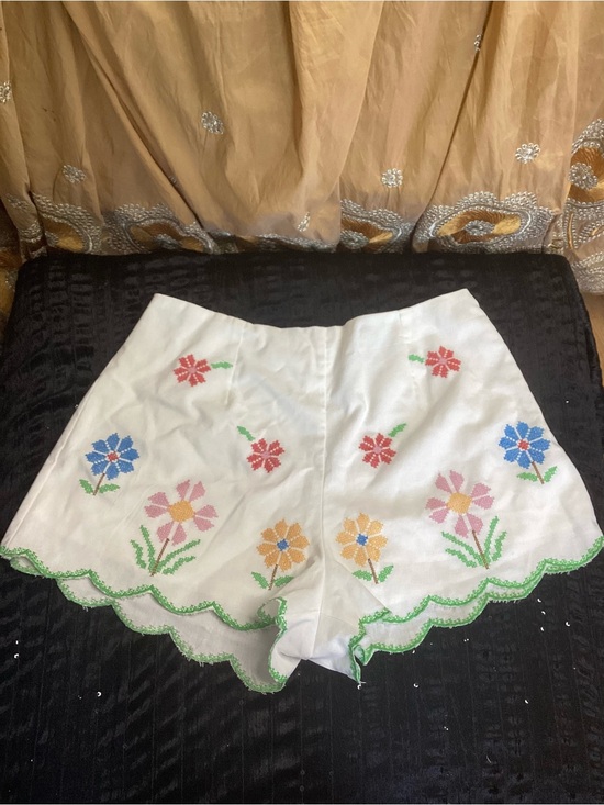 Anthropologie Pants - NWOT Amable by Mable White High-Waist Embroidered Floral Scallop-Hem Shorts M